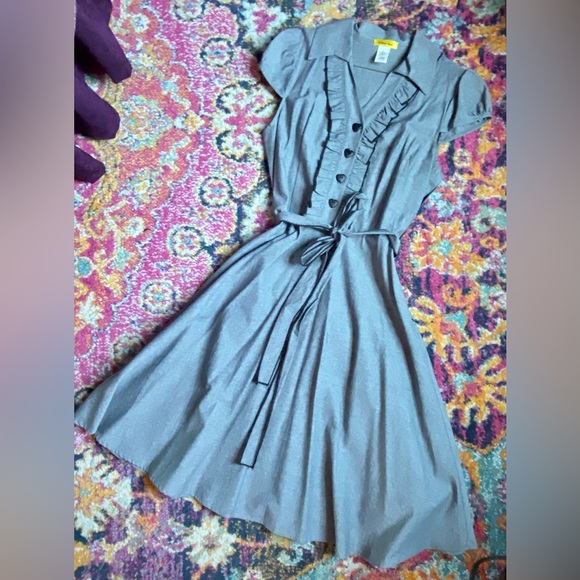 MODCLOTH Gray “About The Artist” Dress By Yellow Star EUC LARGE - Picture 4 of 9